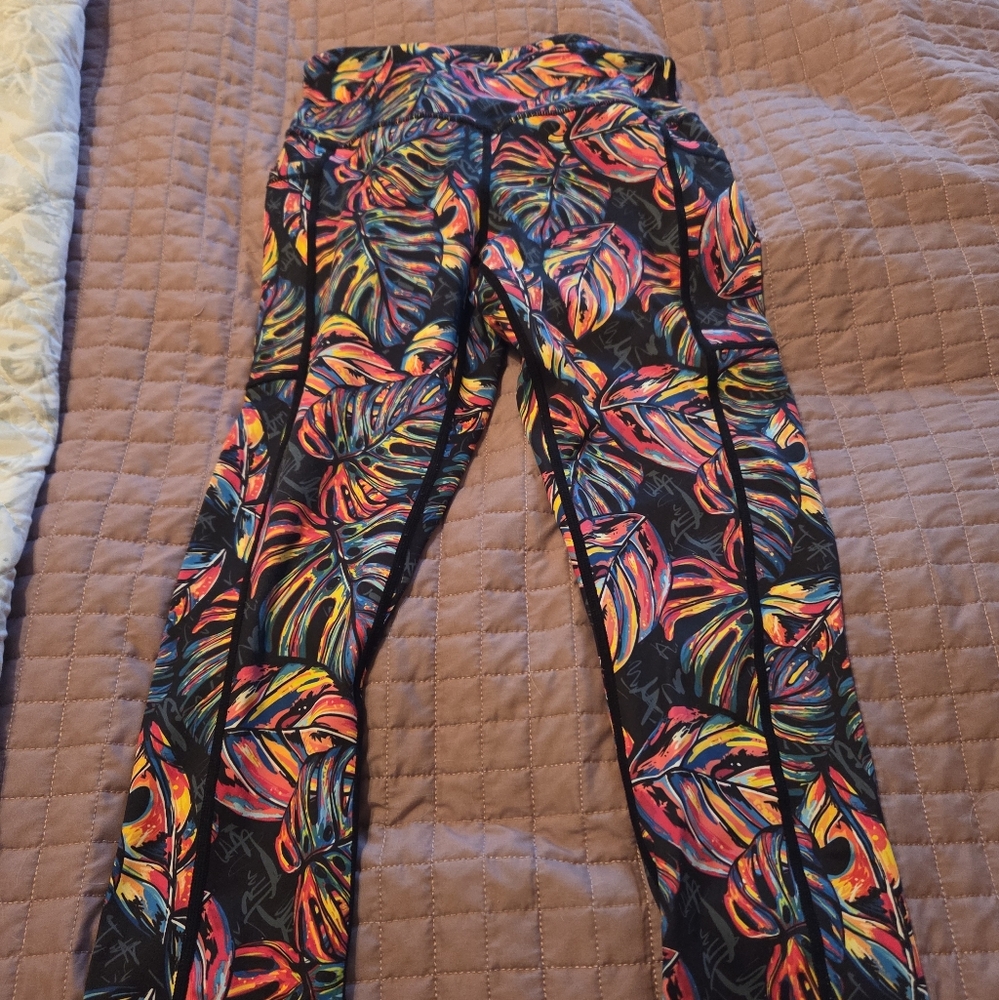 CVG Multi Colored Feather Capri Leggings
